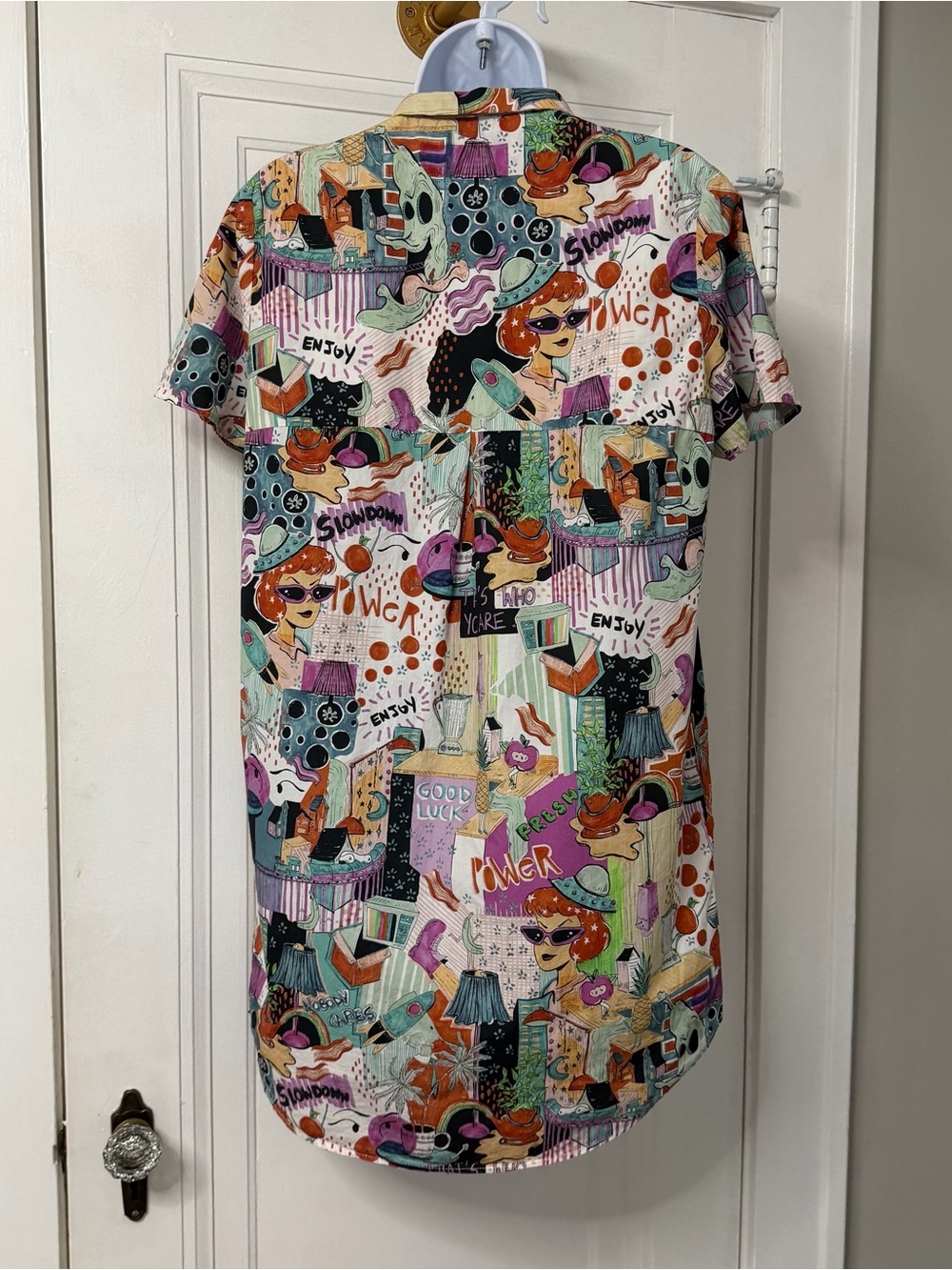 Zara cartoon pop art shirt dress features a vibrant, maximalist print. - Picture 4 of 6